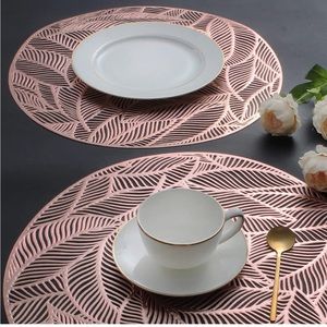 Rose gold round vinyl placemats (80 included in the set), 15”
